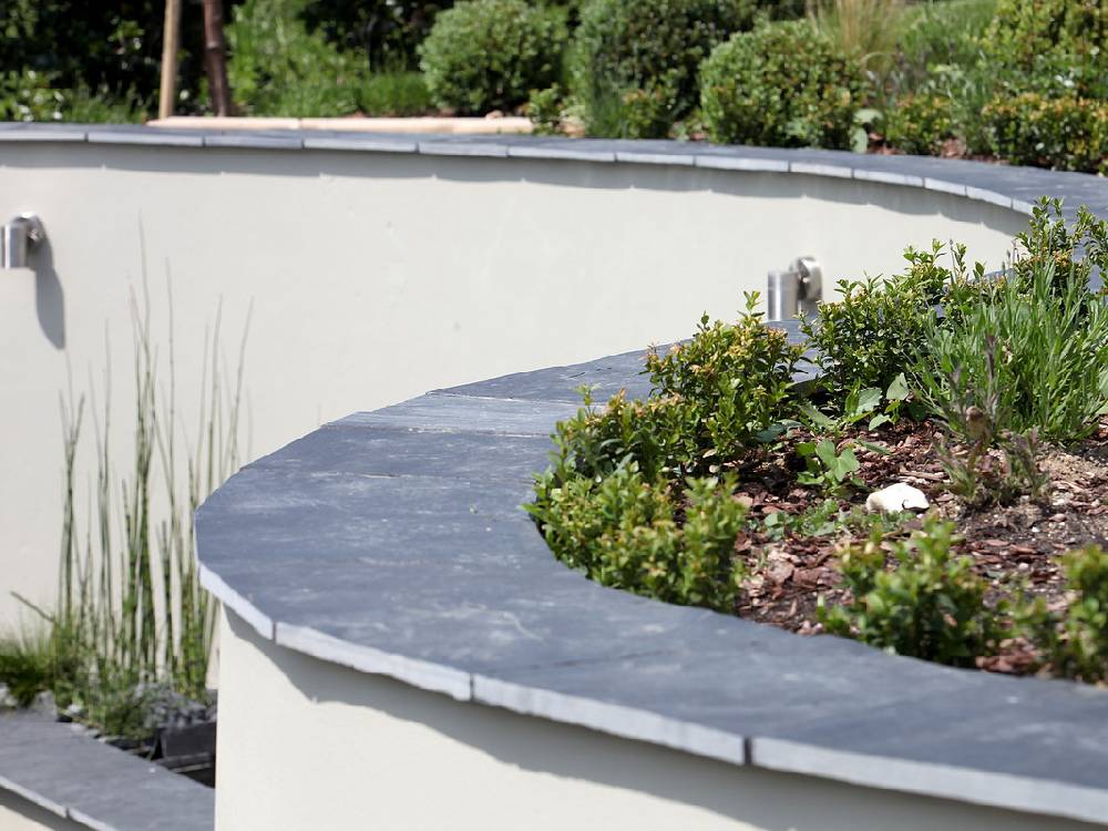 Curved-retaining-wall-with planting